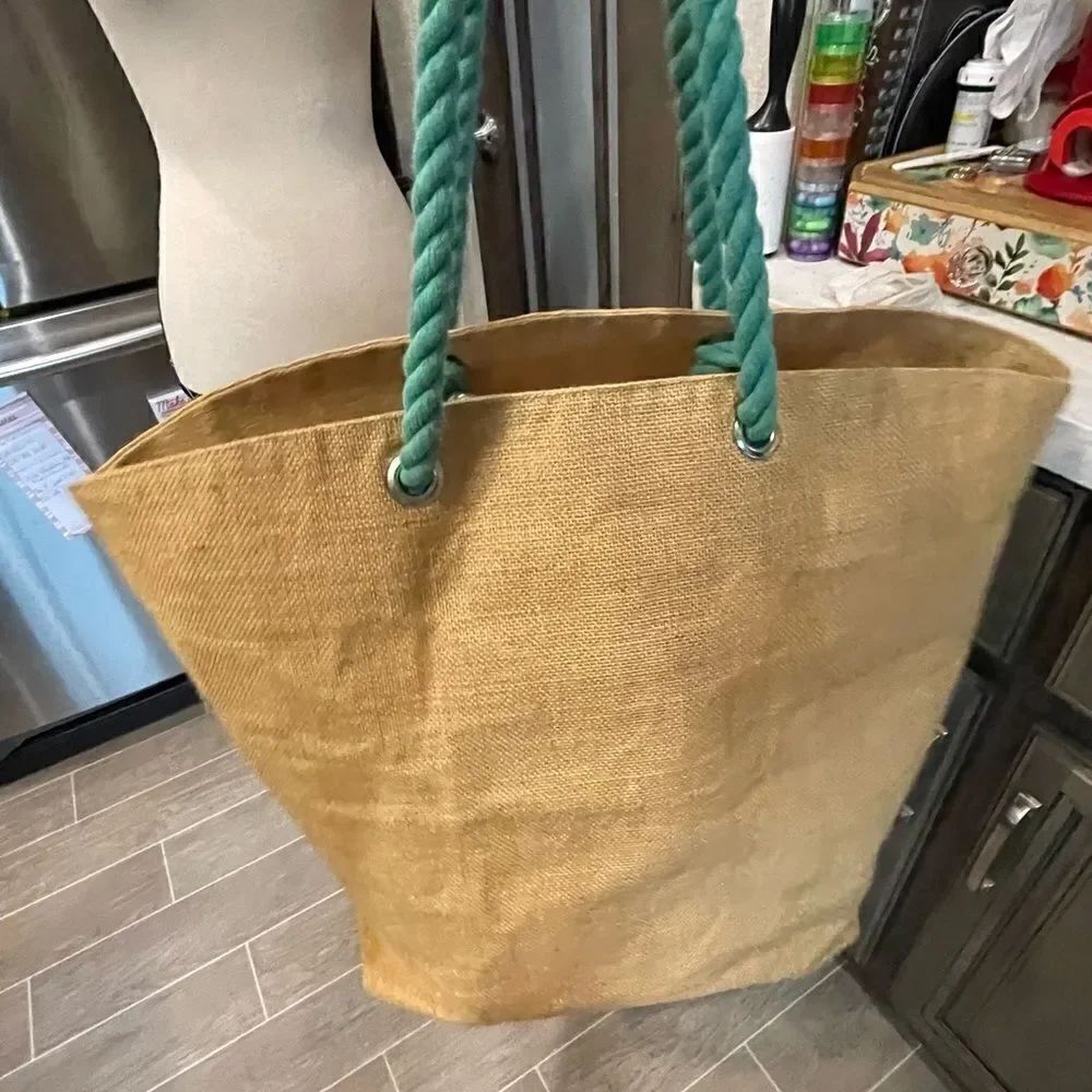 Tote - Picture 3 of 5